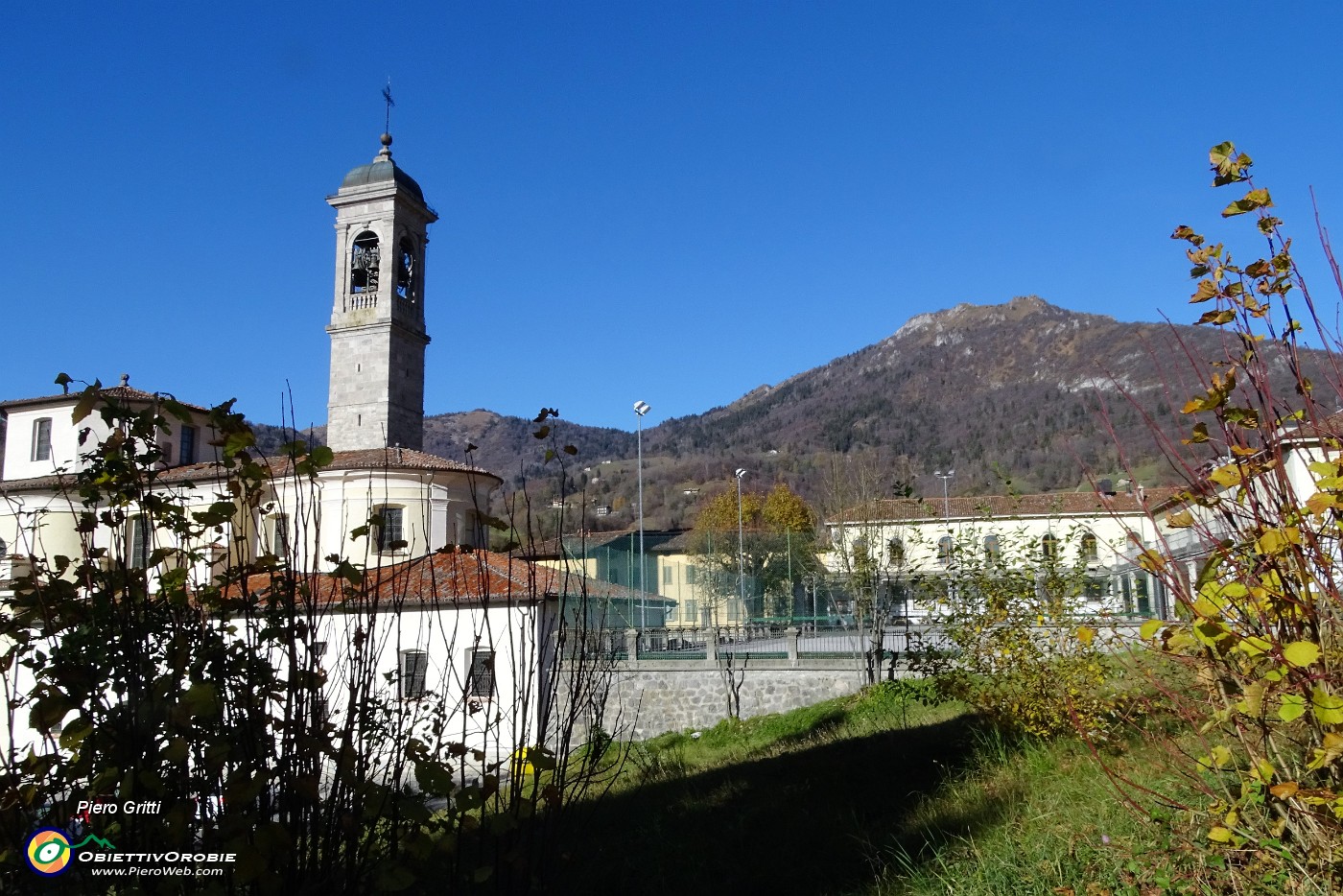 03 Il Monte Castello dalla chiesa di Serina.JPG